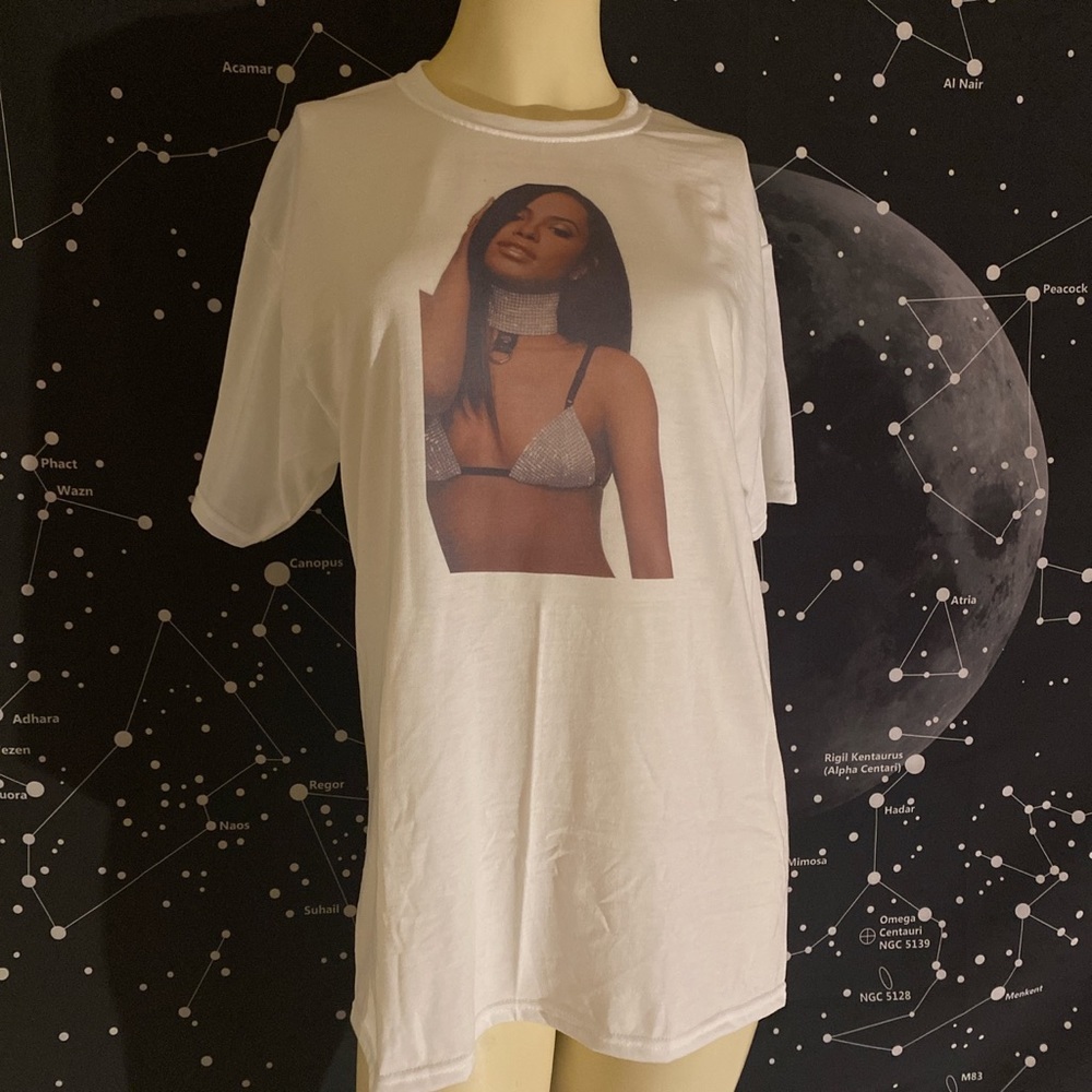 Aaliyah graphic tee. 🖤